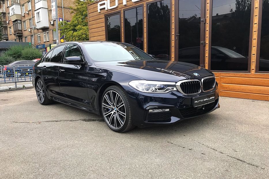 Продам BMW 540 XDrive 2017 года в Киеве