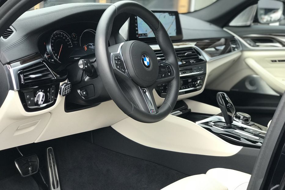 Продам BMW 540 XDrive 2017 года в Киеве