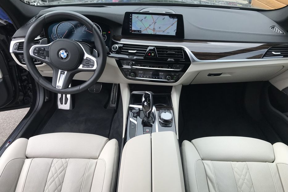 Продам BMW 540 XDrive 2017 года в Киеве