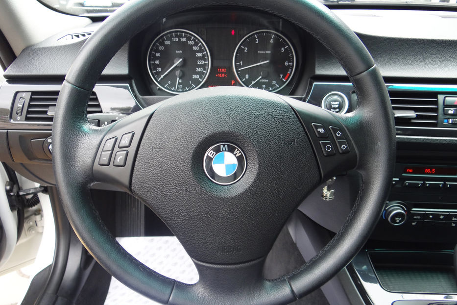 Продам BMW 320 2011 года в Одессе