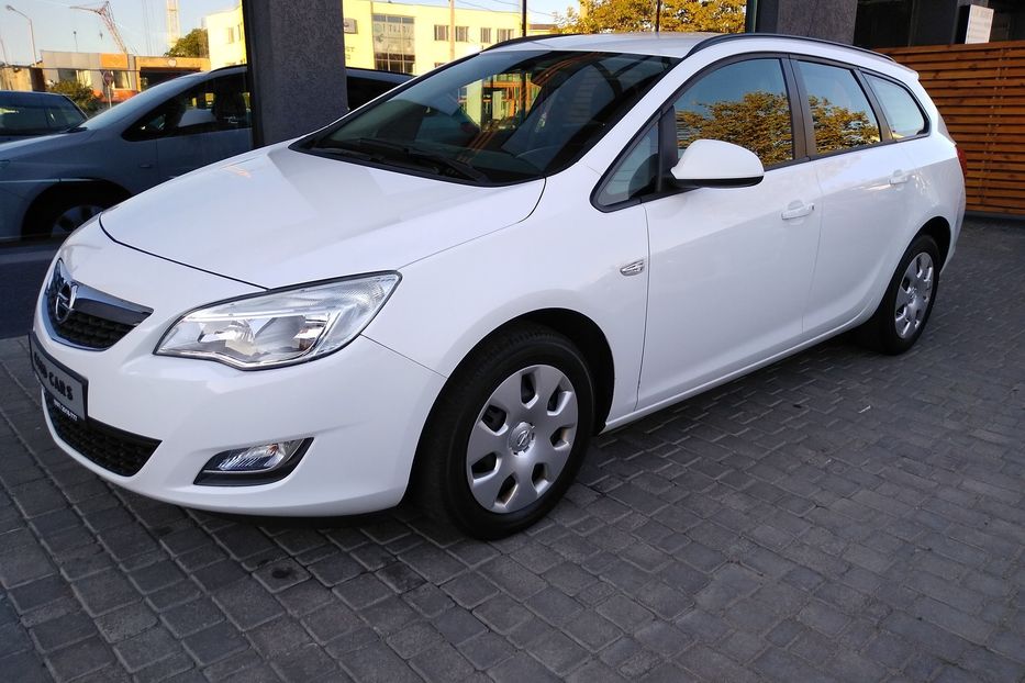 Продам Opel Astra J Sports Tourer 1.4 2012 года в Одессе