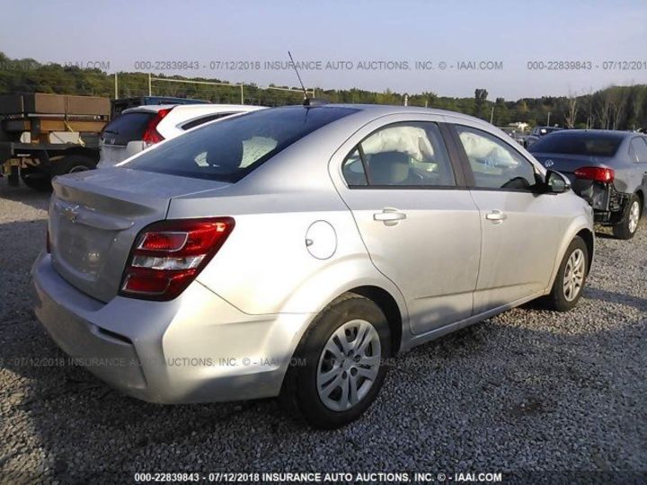 Продам Chevrolet Aveo Sonic 1.8 automat 2018 года в Львове