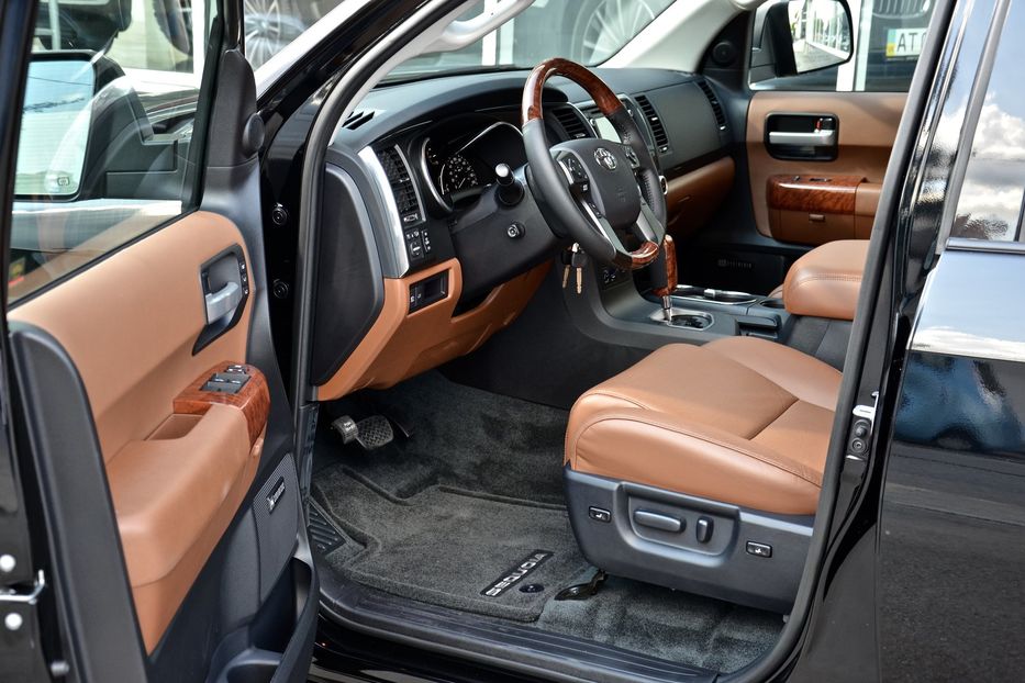 Продам Toyota Sequoia  Platinum 2018 года в Киеве