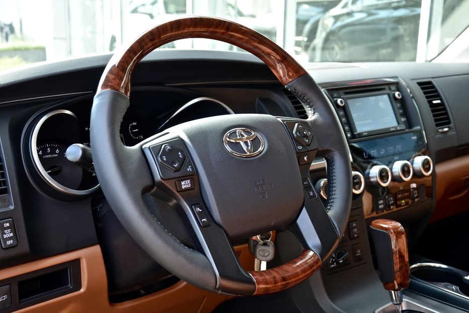 Продам Toyota Sequoia  Platinum 2018 года в Киеве