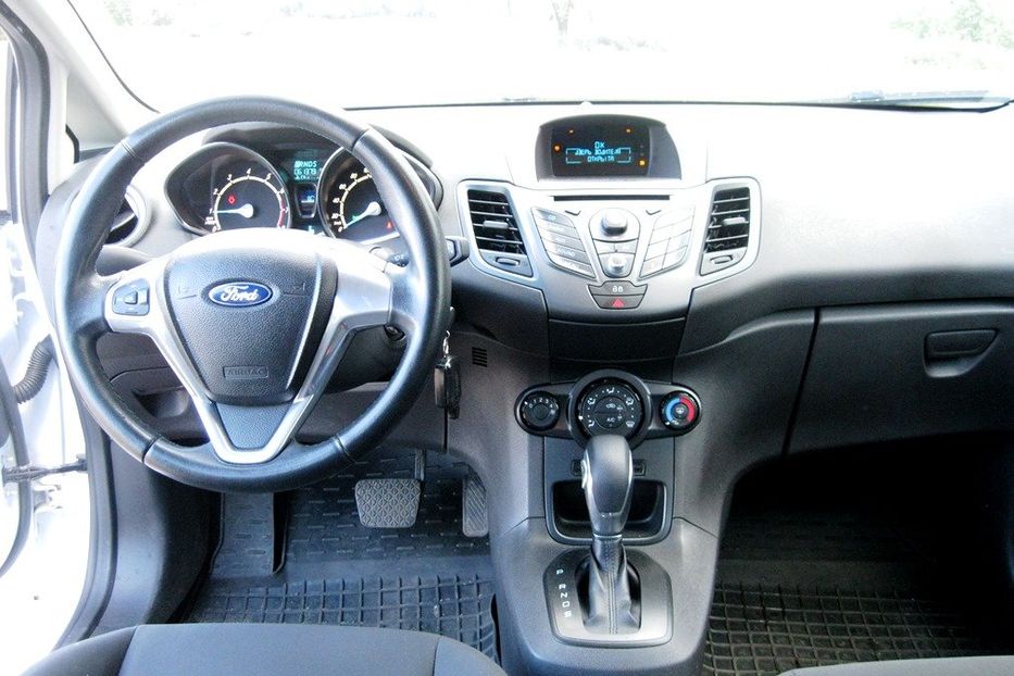 Продам Ford Fiesta EcoBoost 2013 года в Киеве