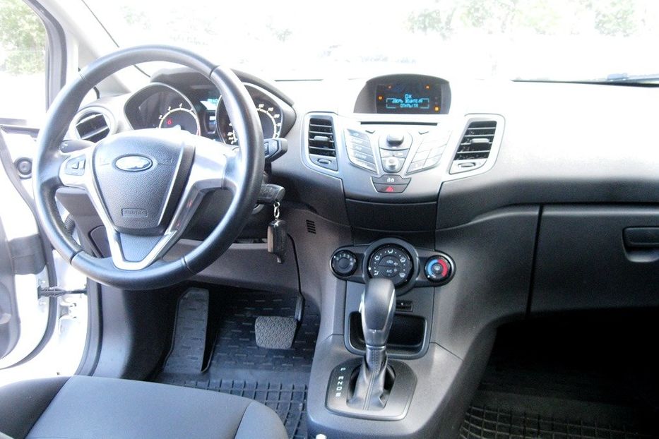 Продам Ford Fiesta EcoBoost 2013 года в Киеве