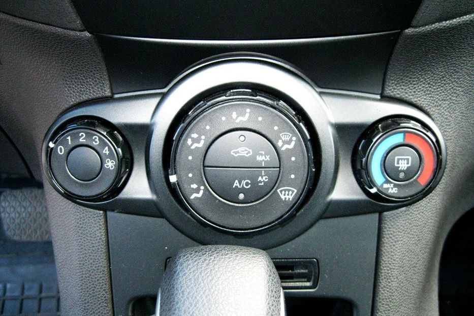 Продам Ford Fiesta EcoBoost 2013 года в Киеве