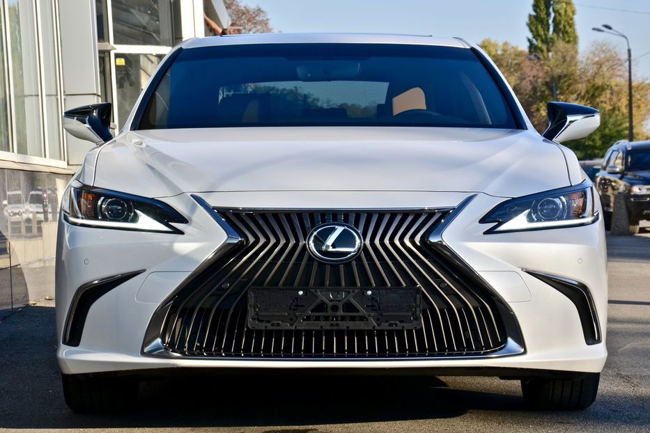 Продам Lexus ES 250 2018 года в Киеве