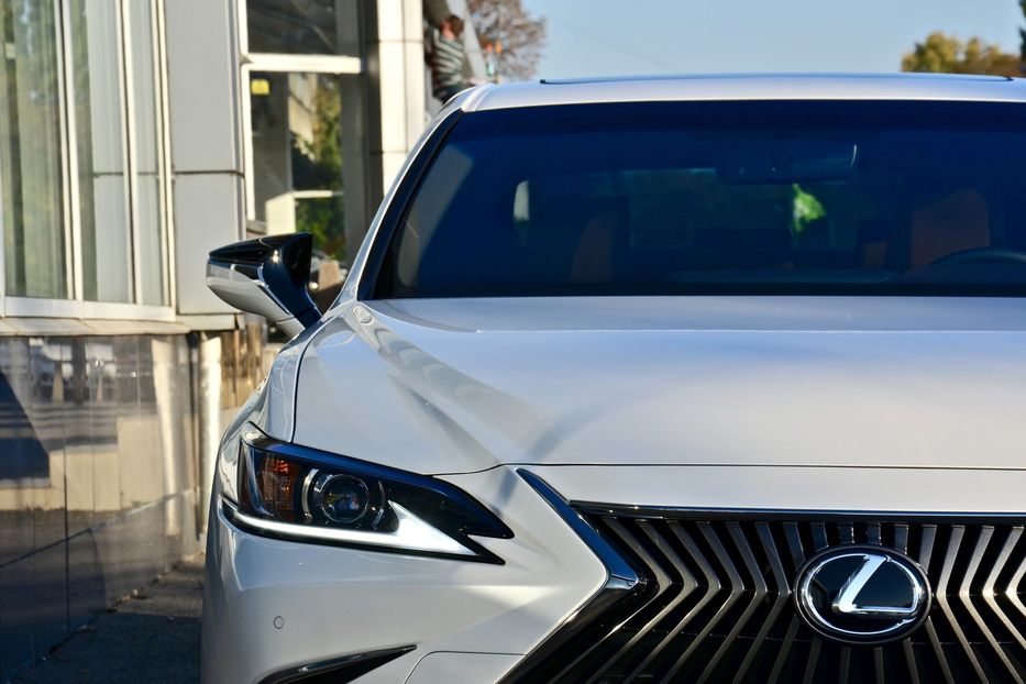 Продам Lexus ES 250 2018 года в Киеве