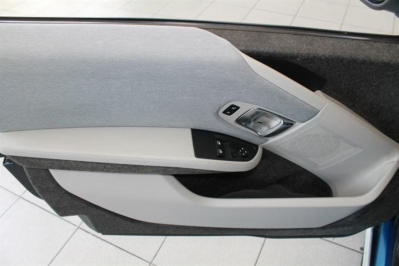 Продам BMW I3 MEGA 2015 года в Киеве