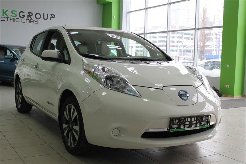 Продам Nissan Leaf SV 30kWt 2016 года в Киеве