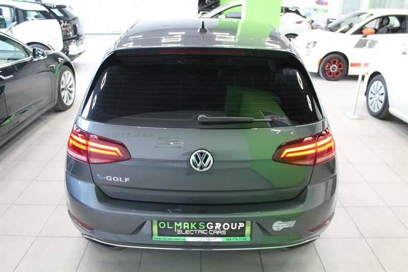 Продам Volkswagen e-Golf SEL Premium 2017 года в Киеве
