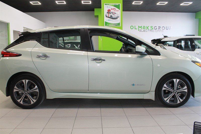 Продам Nissan Leaf SV 40kWt 2018 года в Киеве