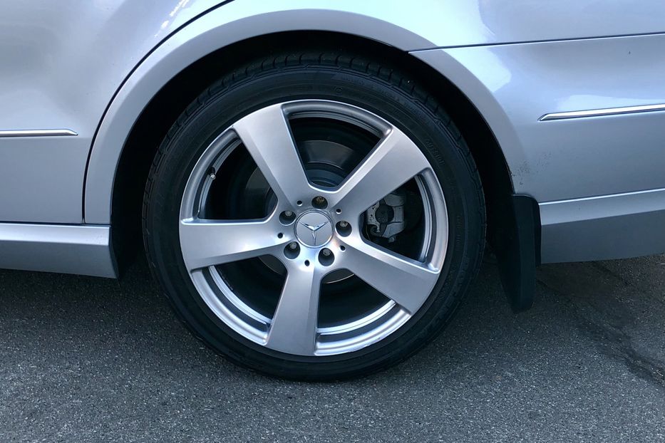 Продам Mercedes-Benz E-Class 200 compressor  2011 года в Киеве