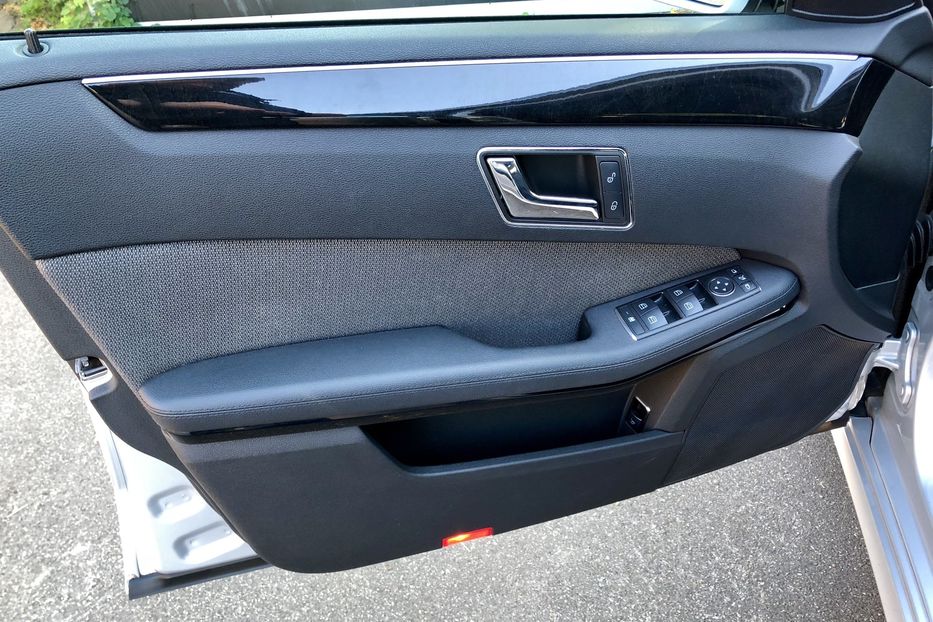 Продам Mercedes-Benz E-Class 200 compressor  2011 года в Киеве