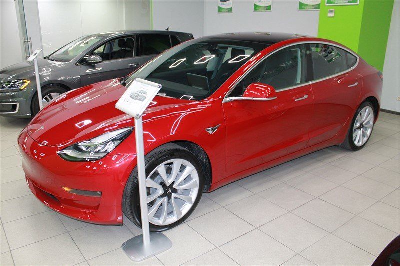 Продам Tesla Model 3 Long Range 75 kWt 2018 года в Киеве