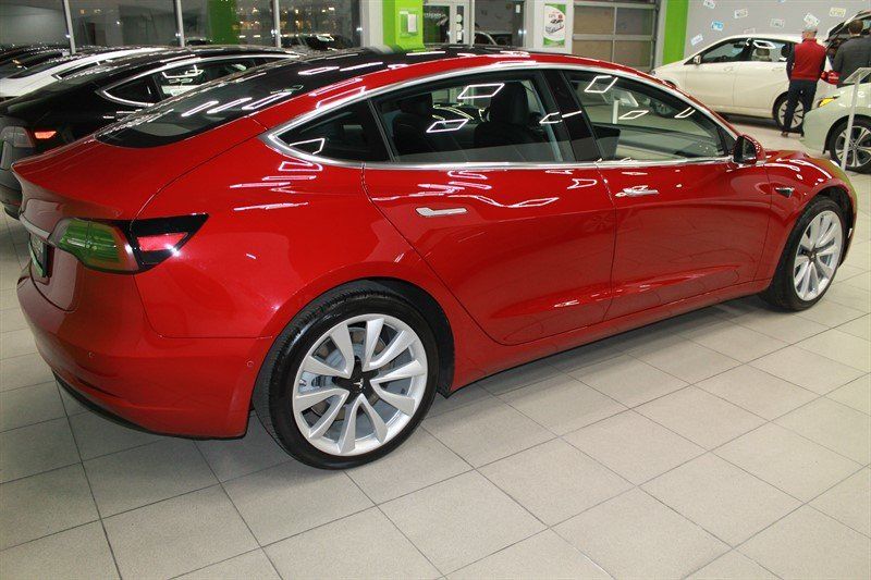 Продам Tesla Model 3 Long Range 75 kWt 2018 года в Киеве