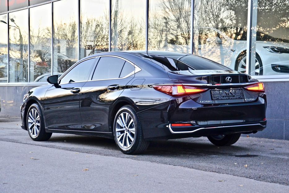 Продам Lexus ES 250 2018 года в Киеве