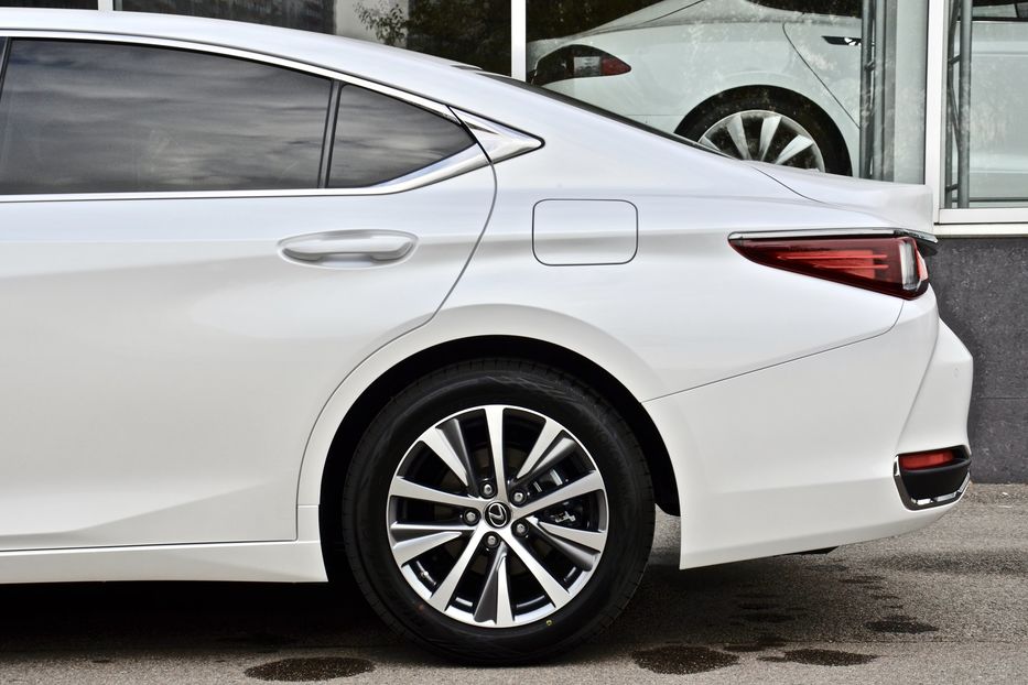 Продам Lexus ES 250 2018 года в Киеве