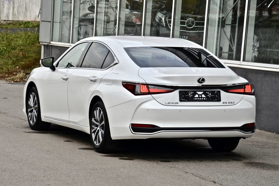 Продам Lexus ES 250 2018 года в Киеве