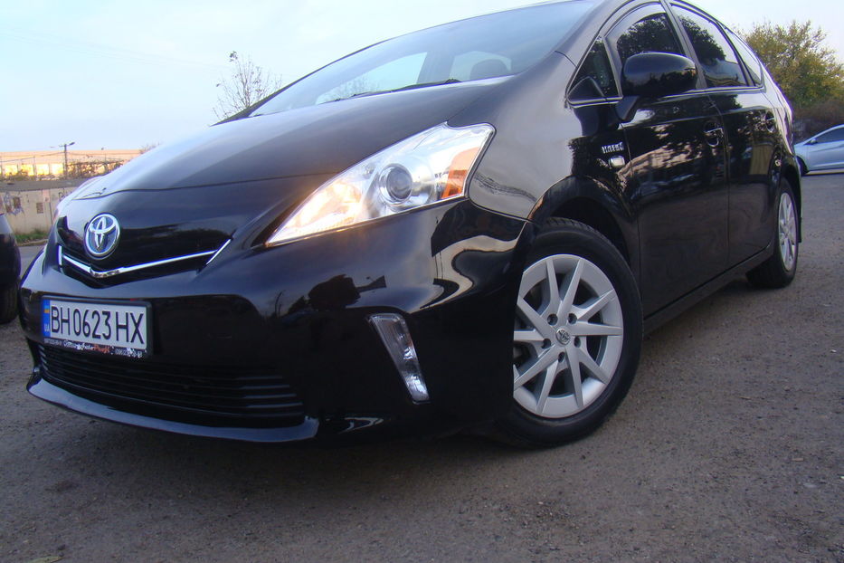 Продам Toyota Prius V 2015 года в Одессе