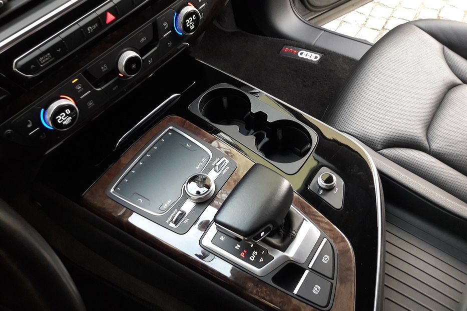 Продам Audi Q7 3.0 TDI 2015 года в Киеве