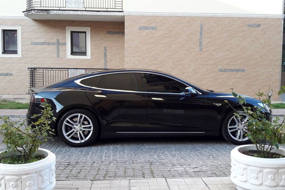 Продам Tesla Model S 85D 4x4 2016 года в Киеве