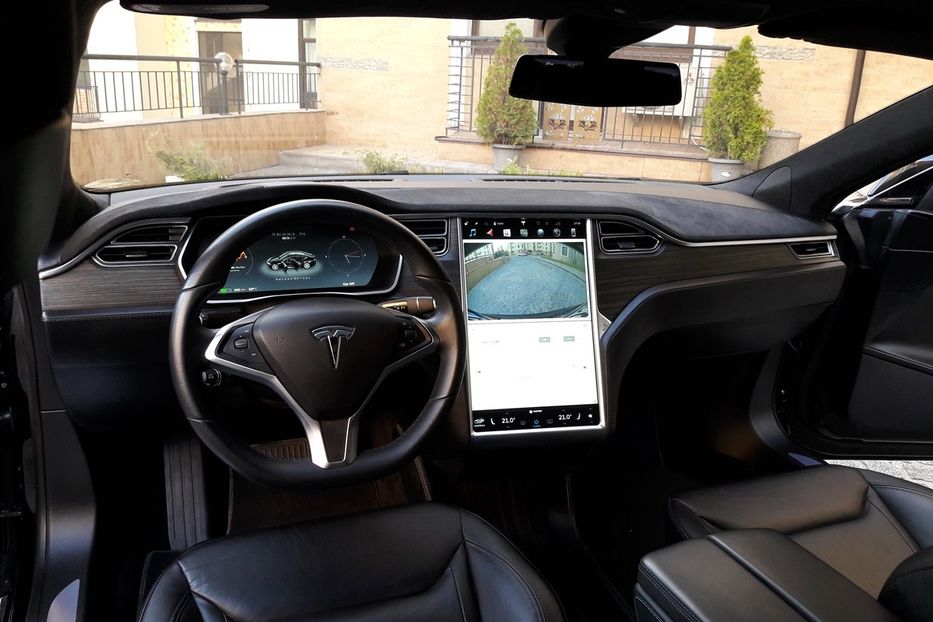 Продам Tesla Model S 85D 4x4 2016 года в Киеве