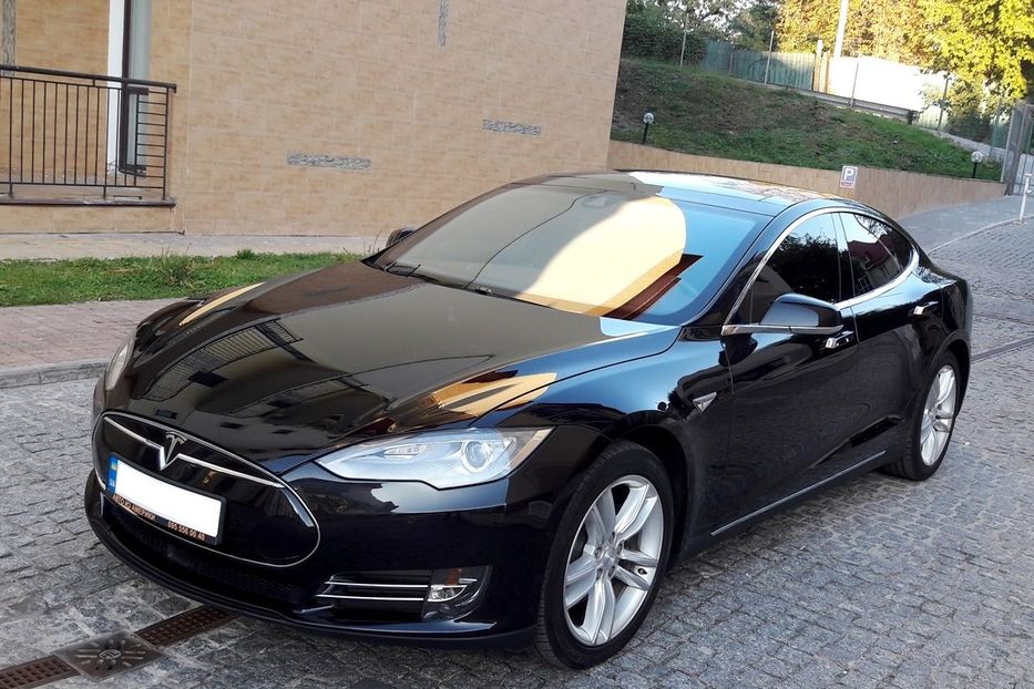 Продам Tesla Model S 85D 4x4 2016 года в Киеве