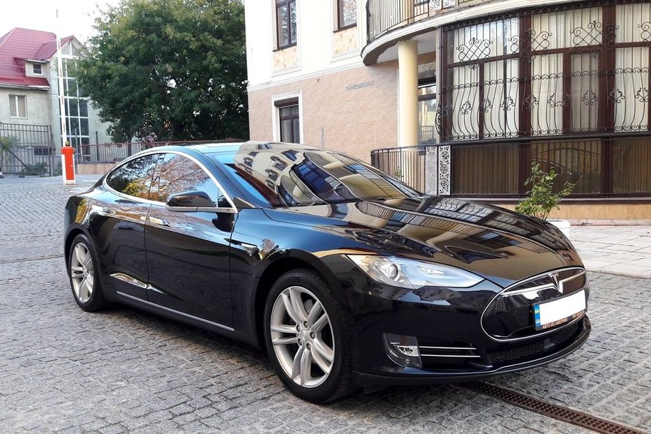 Продам Tesla Model S 85D 4x4 2016 года в Киеве