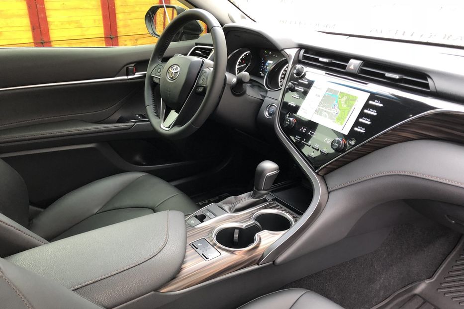 Продам Toyota Camry PREMIUM MODELLISTA 2018 года в Киеве