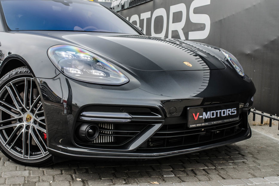 Продам Porsche Panamera Turbo 2018 года в Киеве