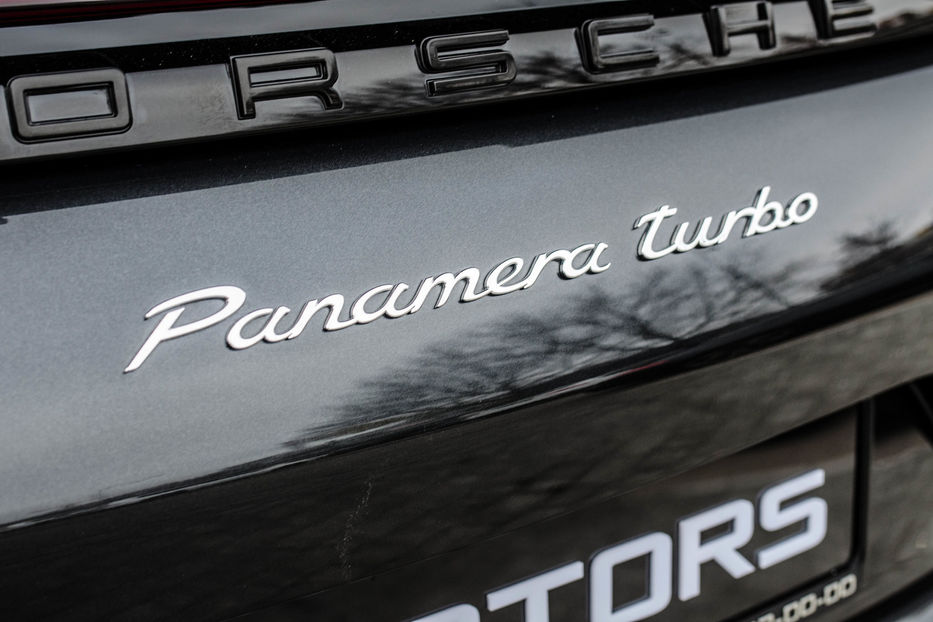 Продам Porsche Panamera Turbo 2018 года в Киеве