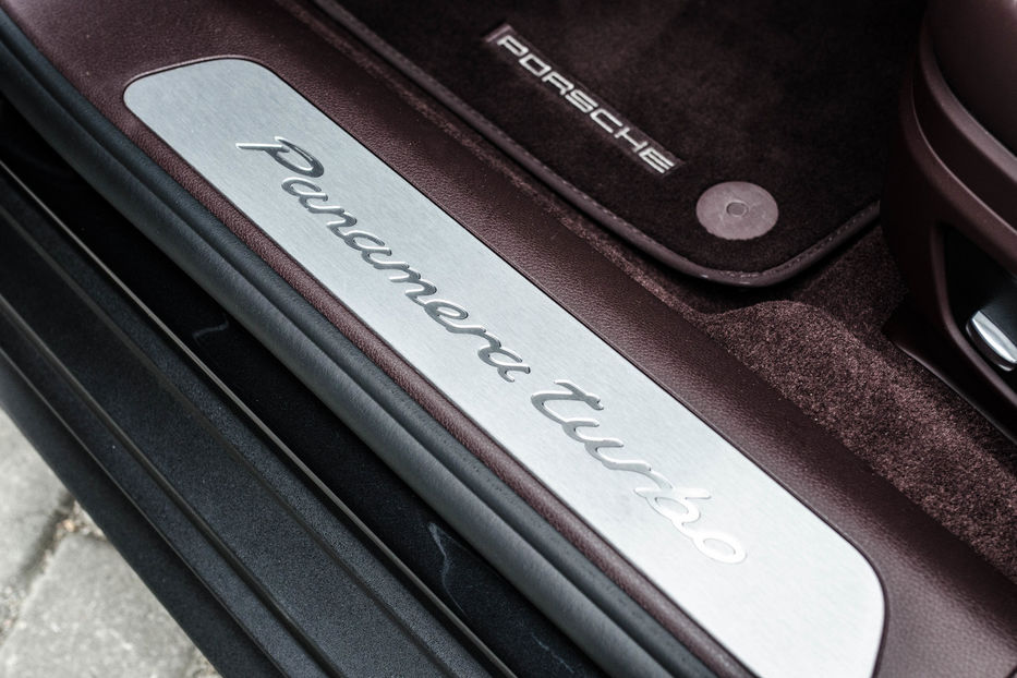 Продам Porsche Panamera Turbo 2018 года в Киеве