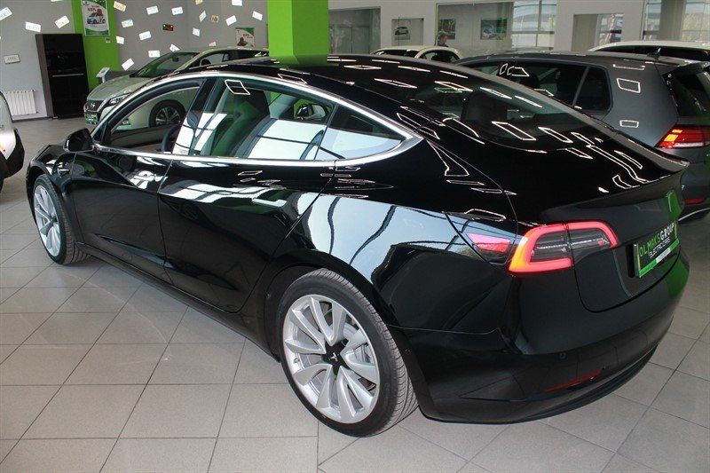 Продам Tesla Model 3 Long Range 75 kWt 2018 года в Киеве