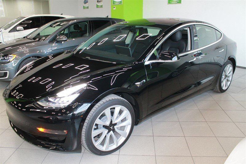 Продам Tesla Model 3 Long Range 75 kWt 2018 года в Киеве