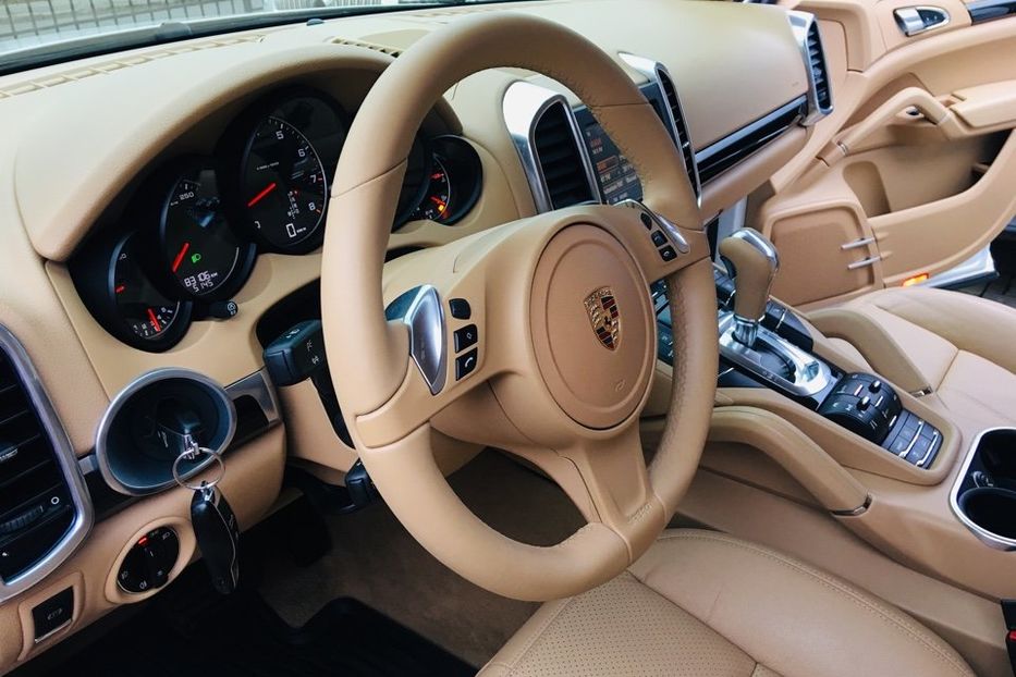 Продам Porsche Cayenne 2013 года в Киеве