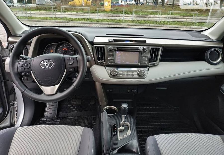 Продам Toyota Rav 4 2013 года в Львове