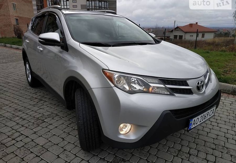 Продам Toyota Rav 4 2013 года в Львове