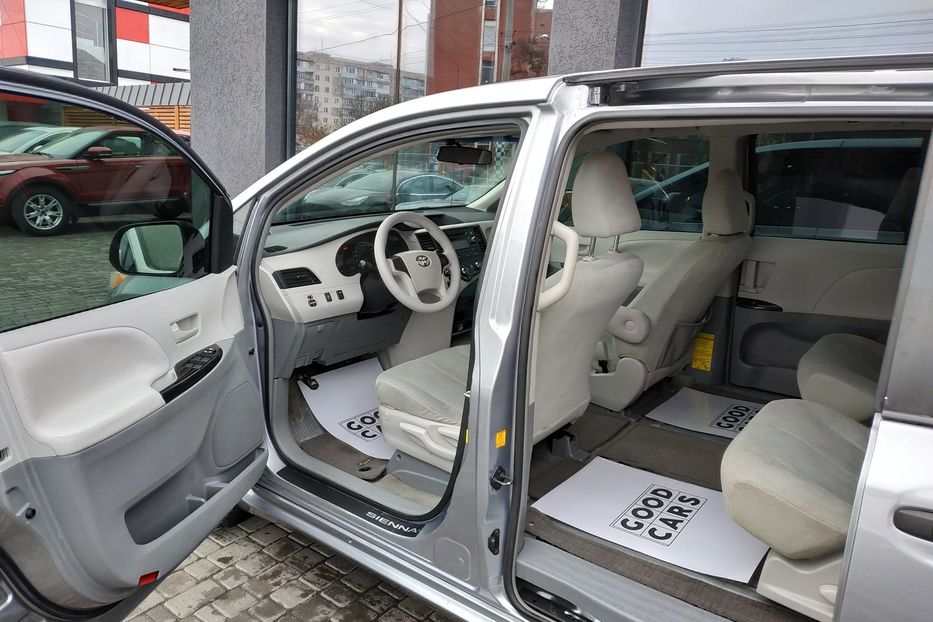 Продам Toyota Sienna 2012 года в Одессе