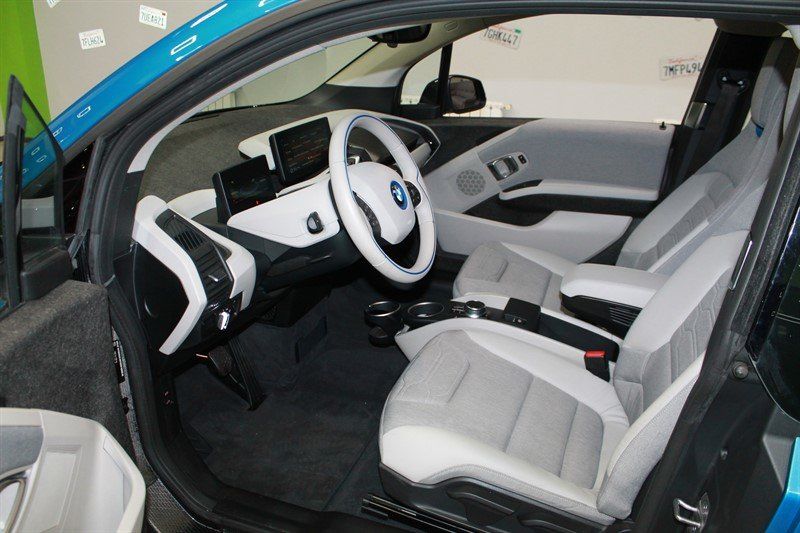 Продам BMW I3 MEGA, 33 kWt 2017 года в Киеве