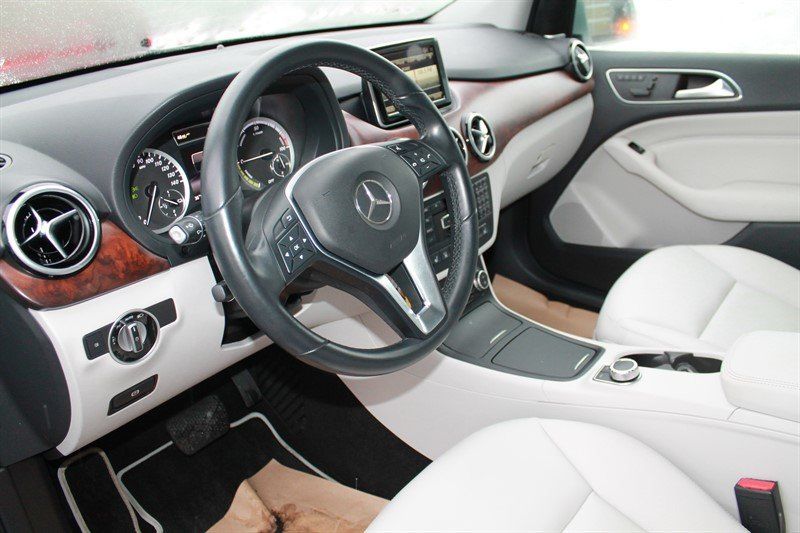 Продам Mercedes-Benz B-Class B250e 2014 года в Киеве