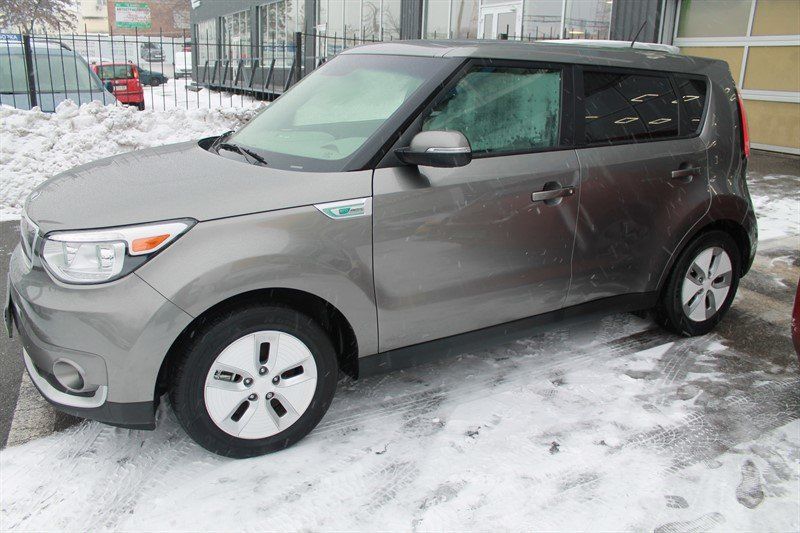 Продам Kia Soul EV, 27 kWt 2016 года в Киеве