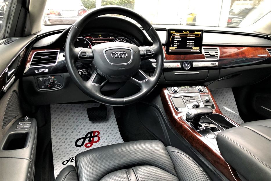 Продам Audi A8 quattro 2011 года в Одессе