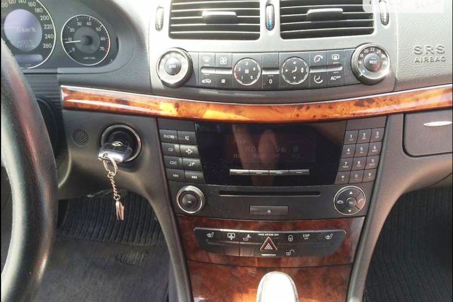 Продам Mercedes-Benz E-Class 200 2004 года в Киеве