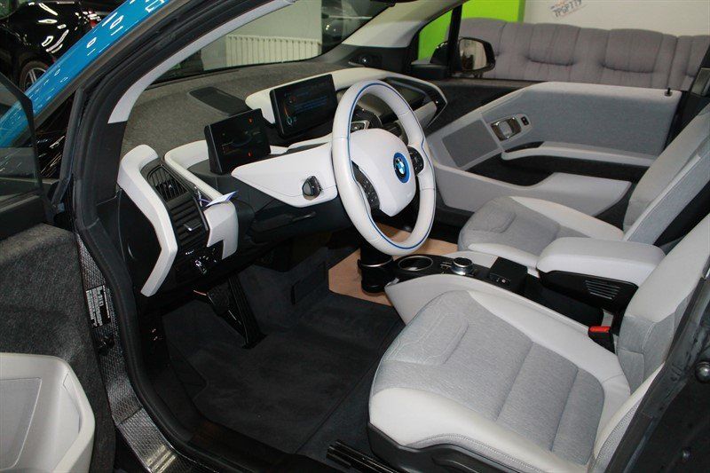 Продам BMW I3 MEGA, 33 kWt 2017 года в Киеве