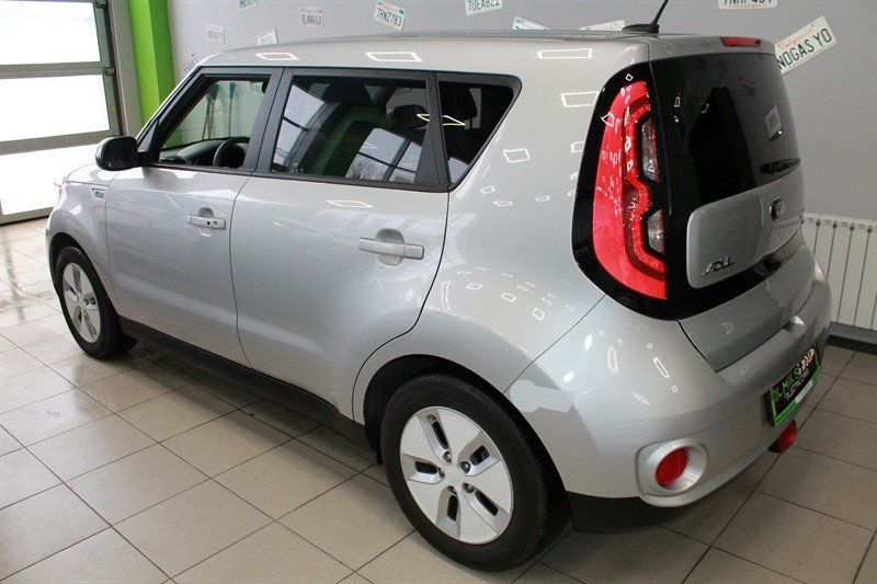 Продам Kia Soul EV, 27 kWt 2016 года в Киеве