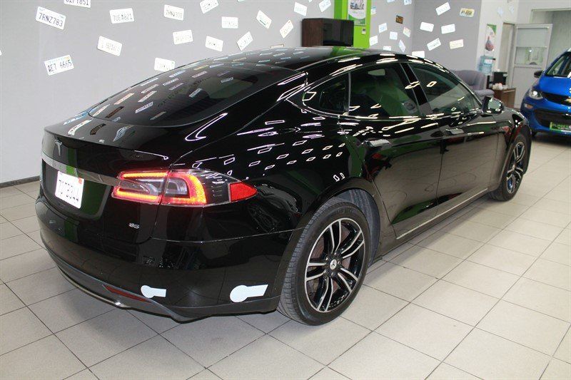 Продам Tesla Model S 85 2013 года в Киеве