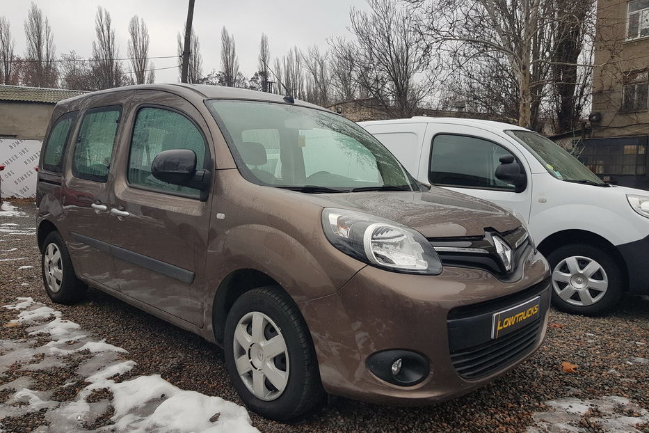 Продам Renault Kangoo пасс. пасс 66 kW AC 2015 года в Одессе