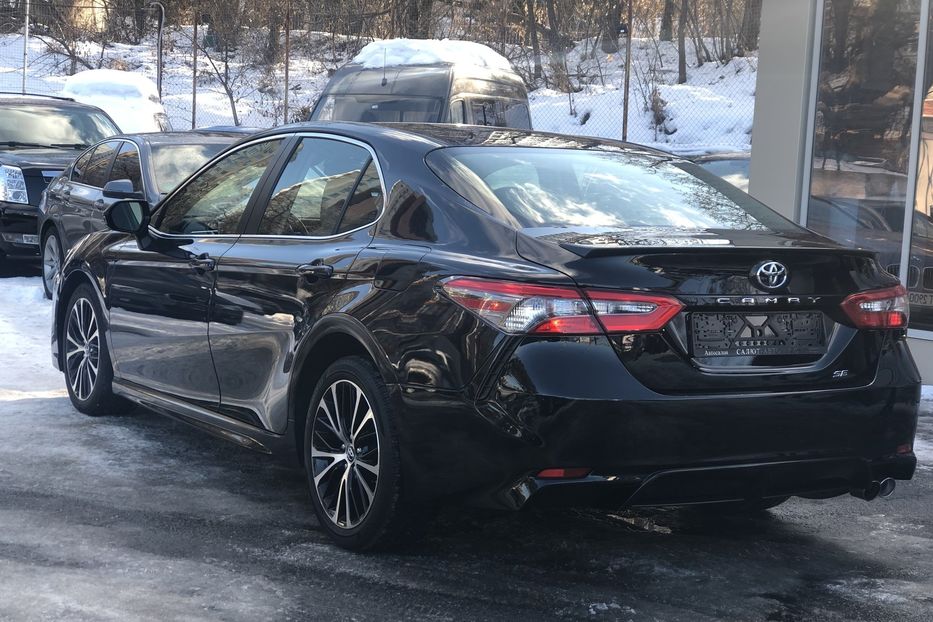 Продам Toyota Camry SE 2017 года в Киеве